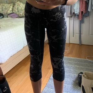 ALO YOGA PATTERNED LEGGINGS